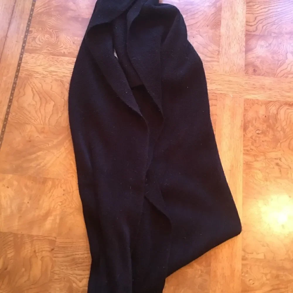 BLACK CALVIN Klein Circle Scarf!